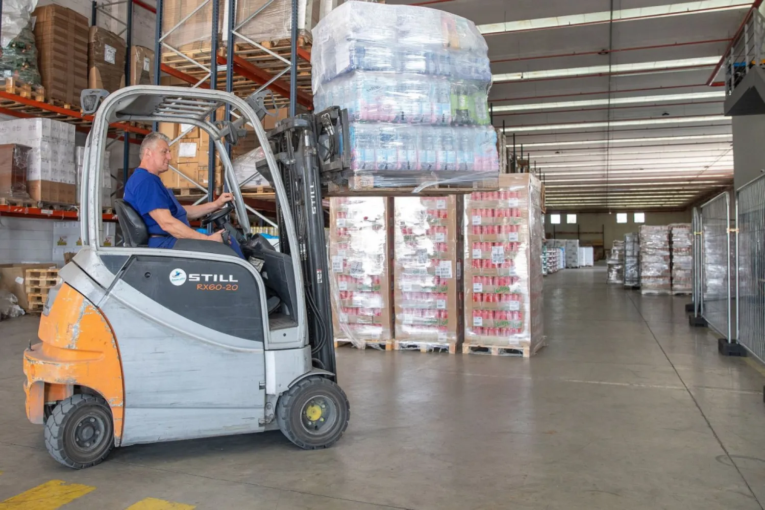 Spațiu logistic flexibil, 500-1 500 mp. Comision 0%. - Oportunitate de închiriere spațiu de depozitare și logistic în #Borș, #Oradea, #Bihor. 500 mp, 1 000 mp sau 1 500 mp. Pret: 4 Euro/mp (negociabil). Fără comision pentru chiriaș. Caracteristici: - Parțial încălzit - Rampe hidraulice - Facilități moderne, inclusiv băi și loc de luat masa pentru personal. - Pază 24/7, bariere acces. - Toate utilitățile și avizele disponibile. Oferim servicii logistice diverse la cerere: - Încărcare și descărcare - Picking - Pregătire marfă Contact: 0751 254 234 Flavius Bunoiu }}