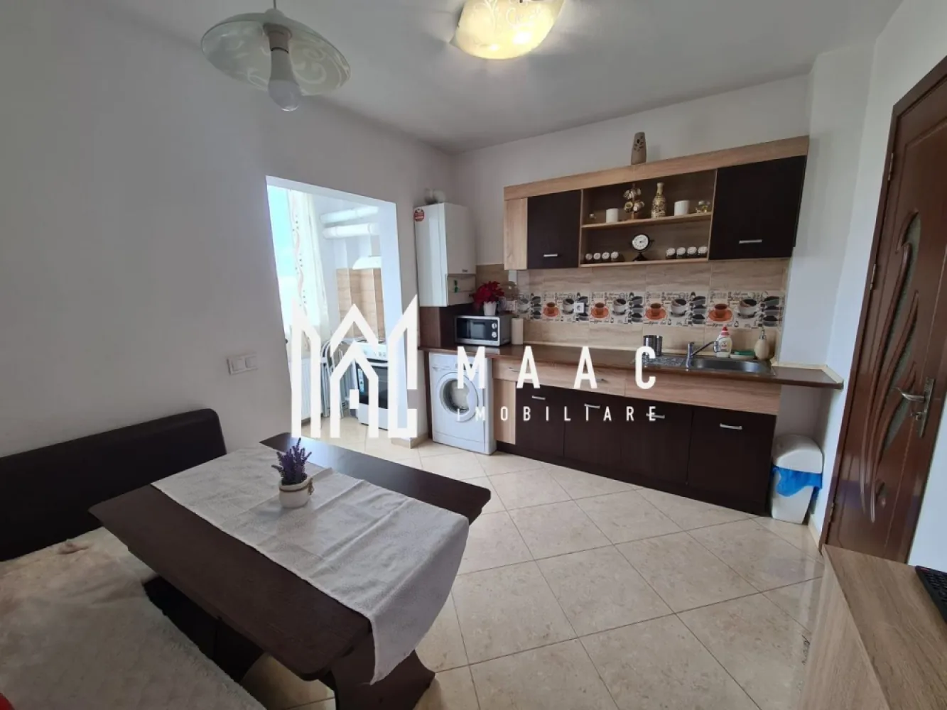 Apartament 2 camere | 56 MPU | Balcon | Calea Dumbrăvii - Apartament 2 camere de închiriat Sibiu – Calea Dumbrăvii – 56 mp – balcon MAAC Imobiliare vă propune spre închiriere un apartament cu 2 camere, situat în zona Calea Dumbrăvii din Sibiu, una dintre cele mai căutate locații din oraș. Detalii apartament Suprafață utilă: 56 mp 2 camere Balcon Compartimentare practică și spațioasă Dotări și avantaje Spațiu generos și luminos Apartament potrivit pentru locuire confortabilă Gata de mutare imediată Condiții închiriere Nu se acceptă animale de companie Avantaje locație Zonă premium – Calea Dumbrăvii Acces rapid către centru Aproape de Parcul Sub Arini Magazine, restaurante și transport public în apropiere Pentru detalii suplimentare, consultanță sau programarea unei vizionări, va rugăm să ne contactati specificand ID: CP3021695 }}