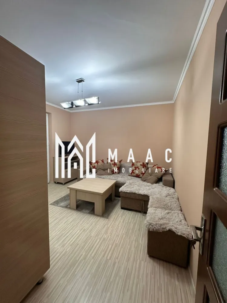Garsoniera | Decomandata | Etaj 3 | Balcon | Turnisor - MAAC Imobiliare vă propune spre vânzare o garsonieră deosebită, situată în cartierul Turnișor, într-un bloc modern cu regim de înălțime P+4, într-o zonă liniștită și bine conectată la punctele de interes ale orașului Sibiu. Proprietatea are o suprafață utilă de 31,42 mp la care se adaugă un balcon spațios, fiind decomandată și compartimentată eficient pentru confortul zilnic. Detalii și compartimentare: Garsonieră decomandată; Bucătărie separată, complet funcțională; Baie modernă cu finisaje de calitate; Balcon generos, ideal pentru relaxare; Etaj 3 într-un bloc finalizat, cu vecinătăți liniștite. Avantaje: Se predă complet mobilată, așa cum se vede în fotografii; Locuință finalizată, disponibilă pentru mutare imediată; Construcție nouă, finisaje moderne și lumină naturală din abundență; Ideală atât pentru locuință proprie, cât și pentru investiție (închiriere pe termen lung sau în regim hotelier). Această garsonieră reprezintă o oportunitate excelentă pentru cei care caută un spațiu modern, eficient compartimentat și situat într-o zonă cu acces facil către centrul orașului. Pentru mai multe informații și programarea unei vizionări, contactați echipa MAAC Imobiliare. ID: CP2804818. }}