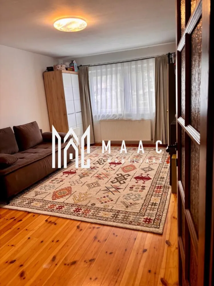 Apartament 2 camere | Decomandat | 51 MP | Balcon | Cisnadie - MAAC Imobiliare vă prezintă spre vânzare un apartament cu 2 camere, situat la etajul 4 din 4, cu pod deasupra, în Cisnadie. Caracteristici: Apartament decomandat. Suprafață utilă de 51,2 mp. Balcon deschis de aproximativ 5 mp. Situat la etajul 4, cu pod deasupra. Construcție din anul 1990. Locuință renovată recent. Compartimentare: Hol de acces. Living. Dormitor. Bucătărie separată cu ieșire în balcon. Baie cu cadă. Dotări și îmbunătățiri: Centrală termică nouă. Instalații electrice și sanitare schimbate. Geamuri termopan noi. Mobilare și utilare: Apartamentul se vinde complet mobilat și utilat, fiind pregătit pentru mutare imediată. Avantaje proprietate: Compartimentare eficientă și spațiu bine organizat. Renovat complet, fără necesitatea unor investiții suplimentare. Avantaje locație: Aproape de magazine, școli, mijloace de transport și alte facilități. Pentru mai multe detalii precizati telefonic ca ati vazut anuntul cu ID: CP3019250 }}