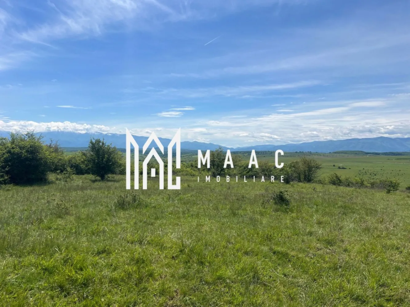 TEREN I 45200 MP - MAAC Imobiliare ofera spre vanzare teren extravilan, situat la 10 minute fata de Sibiu. Terenul detine certificat de urbanism cu urmatorii indici urbanistici: POT 35%, CUT: 0,7 Terenul beneficiaza de toate utiitatile (gaz, curent, apa si canal) Deschidere la strada asfaltata de 300 ml, iar la strada neasfaltata de 150 ml. Terenul pentru construire necesita aviz de oportunitate pentru PUZ Oportunitate de constructii hale industriale sau case de tip duplex si unifamiliale P+E. Pentru mai multe detalii sau vizionare specificati telefonic CP3020824 }}