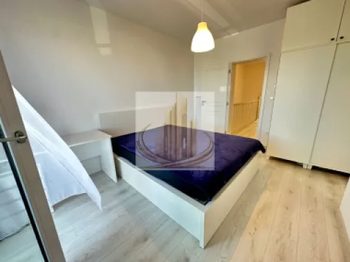 Jumatate duplex 5 camer 3 bai