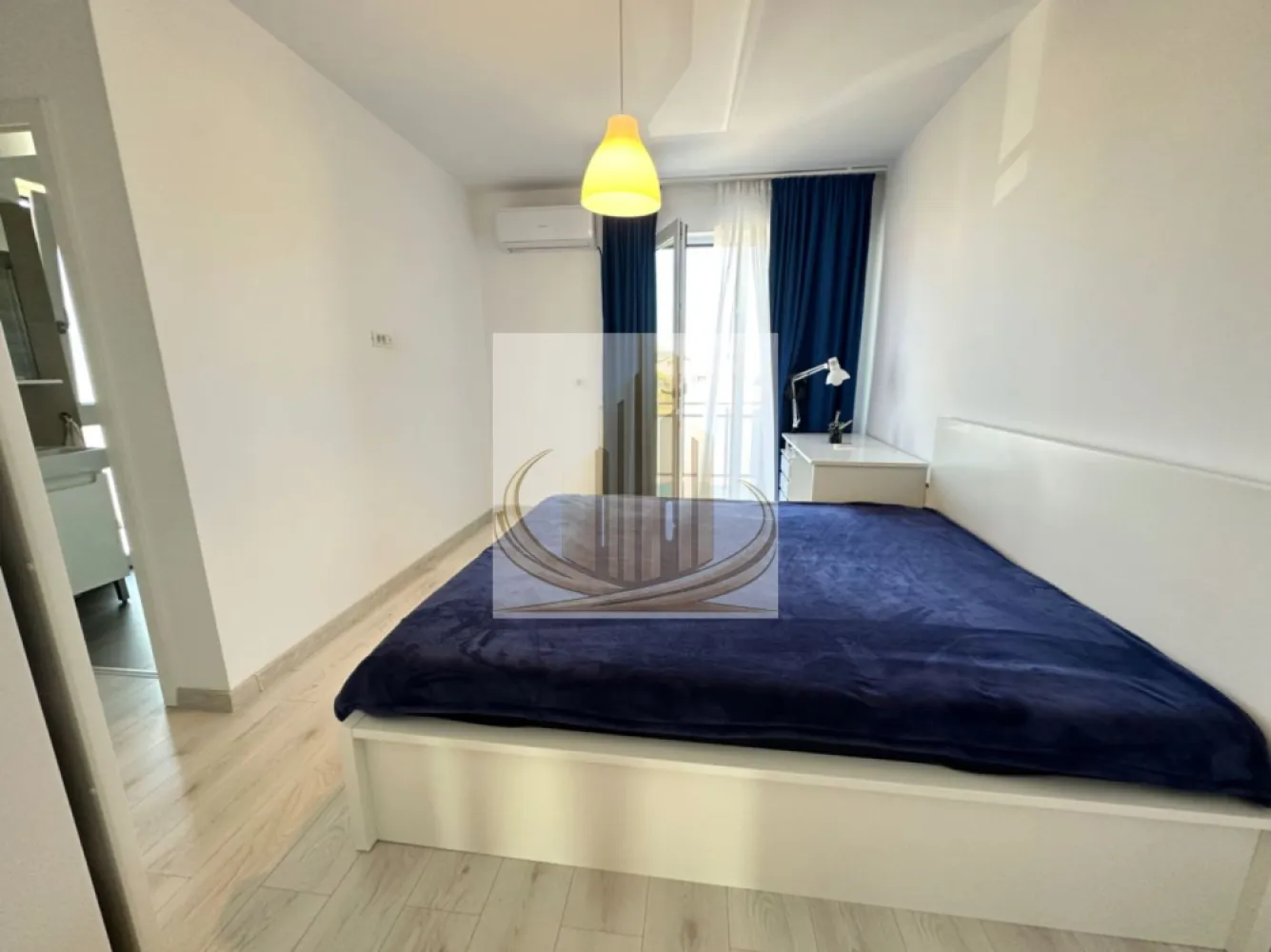 Jumatate duplex 5 camer 3 bai