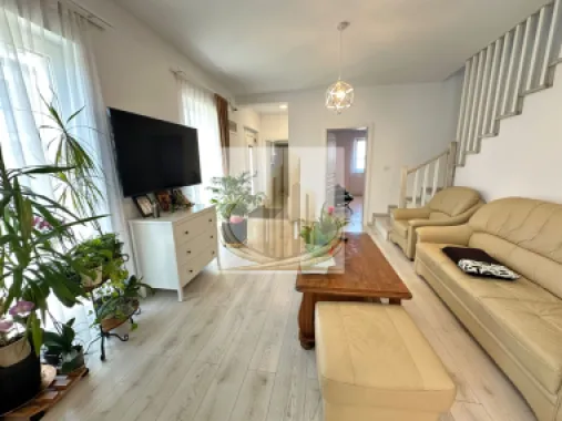 Jumatate duplex 5 camer 3 bai