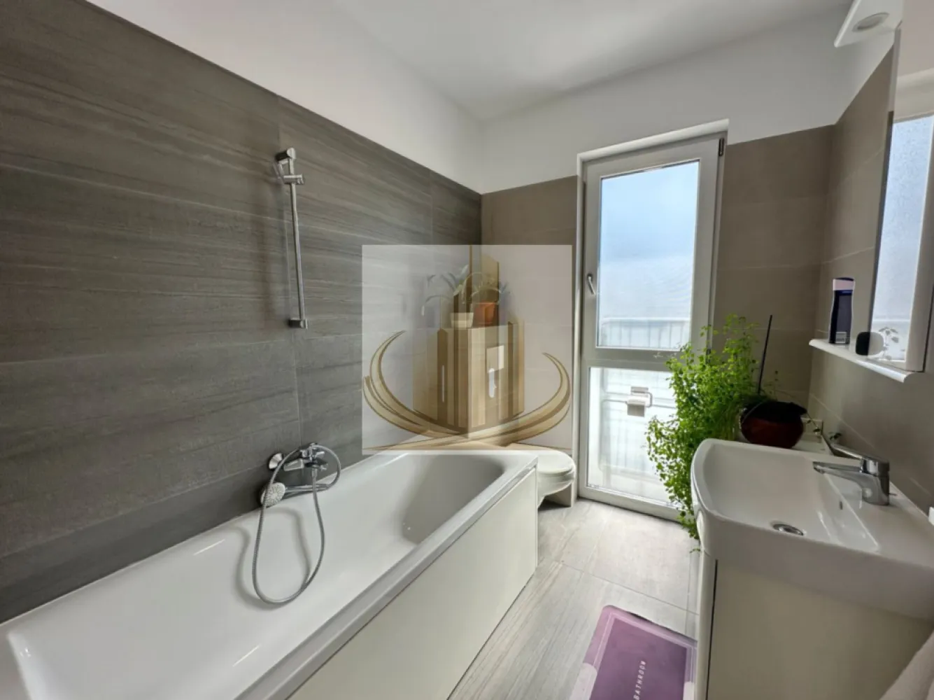 Jumatate duplex 5 camer 3 bai