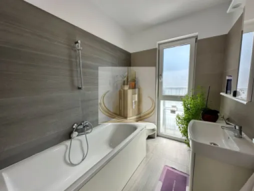 Jumatate duplex 5 camer 3 bai