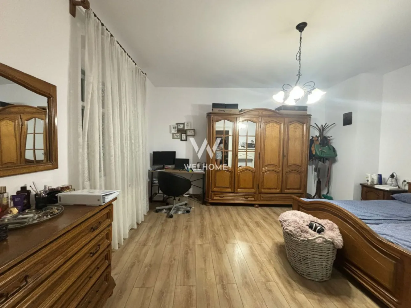 OPORTUNITATE 2 camere Ultra-Central SIBIU - Apartament 2 camere CU PIVNITA si GRADINA Locuinta are o suprafata utila de 67mp situat la etajul 1 in Centrul Orasului Sibiu. Apartamentul este pretabil pentru locuit sau investitie. La doar 1 pas de Piata Mare, Mai exact Strada Magheru. Compartimentare: Accesul la apartament se face pe o scara lata ( asemanatoare unei scari de la casa) -Bucataraie -Living spatios -Dormitor -Baie -Debara -Pod -Gradina 22mp -Camara -Pivnita Toate astea la pretul de 119.800. Contacteaza-ma si iti ofer mai multe detalii. PRET: 118.000 PROGRAMEAZA O VIZITA! Tel: 0740029352-Larisa }}