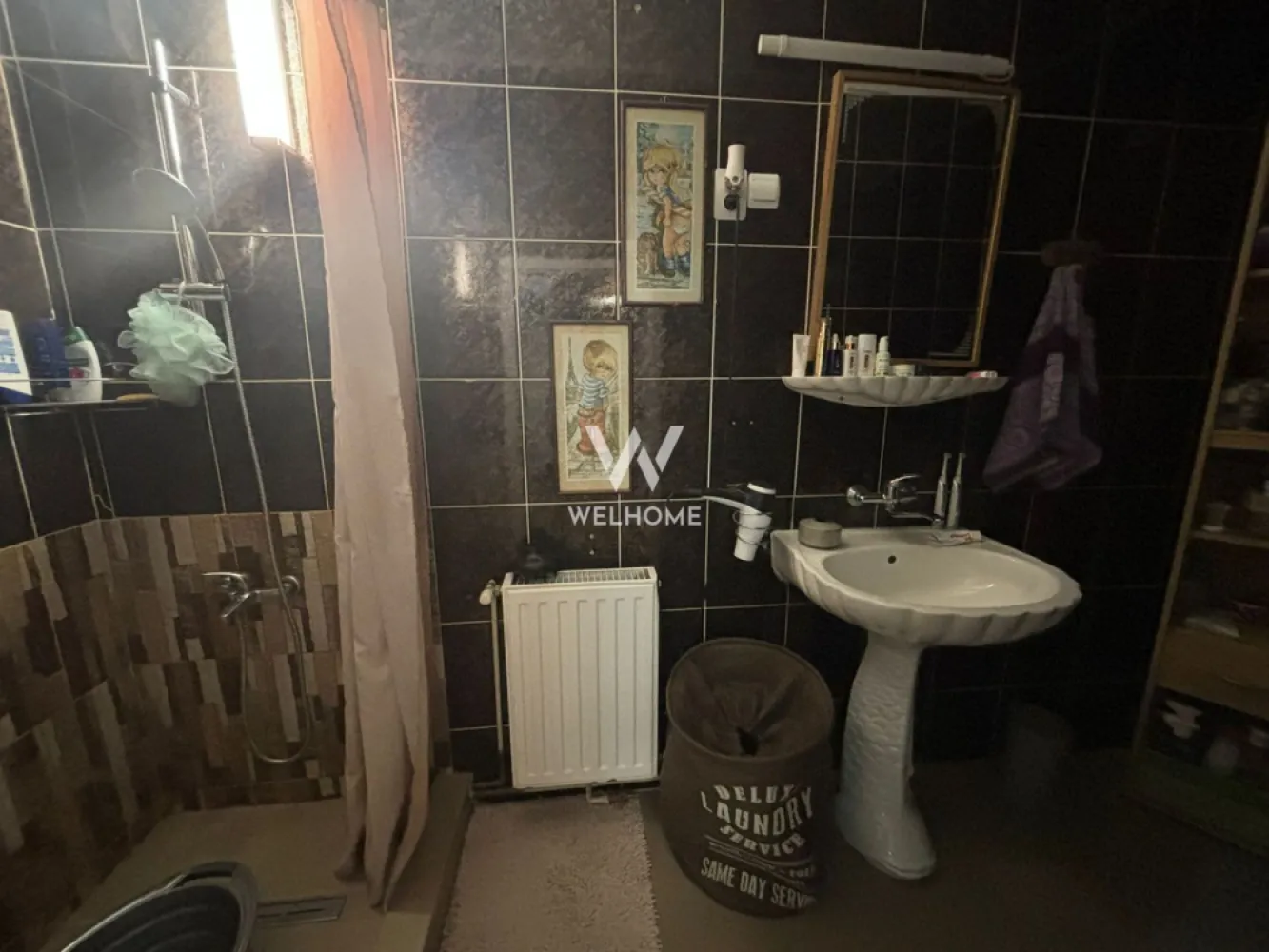 OPORTUNITATE 2 camere Ultra-Central SIBIU - Apartament 2 camere CU PIVNITA si GRADINA Locuinta are o suprafata utila de 67mp situat la etajul 1 in Centrul Orasului Sibiu. Apartamentul este pretabil pentru locuit sau investitie. La doar 1 pas de Piata Mare, Mai exact Strada Magheru. Compartimentare: Accesul la apartament se face pe o scara lata ( asemanatoare unei scari de la casa) -Bucataraie -Living spatios -Dormitor -Baie -Debara -Pod -Gradina 22mp -Camara -Pivnita Toate astea la pretul de 119.800. Contacteaza-ma si iti ofer mai multe detalii. PRET: 118.000 PROGRAMEAZA O VIZITA! Tel: 0740029352-Larisa }}