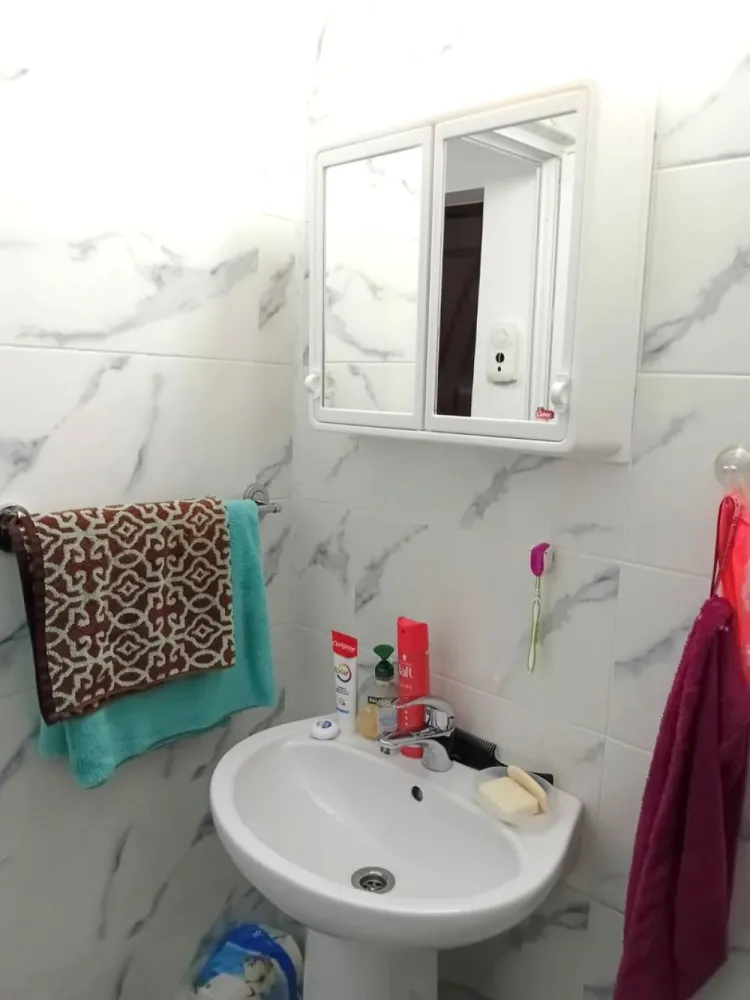 Garsoniera Tiglina 1, A-uri, etaj 1 - mobilata si utilata - De inchiriat - Garsonieră recent renovată, situată la etajul 1/4, cartier Tiglina, A-uri, cu o suprafață de 25 mp, renovata. Dotări și facilități: - Aer condiționat - Geamuri termopan - Gresie și faianță de calitate - Plită electrică, masina de spalat, canapea, sifonier, frigider. Această garsonieră este disponibilă pentru închiriere pe termen lung, oferind astfel stabilitate și confort pe o perioadă extinsă. Condiții de închiriere: - Se solicită chirie 250 euro - Garanție - 250 euro - Comisionul agenției (75% din prima chirie). Garsoniera este disponibila incepand cu 7 APRILIE 2026. Nu rata ocazia de a locui într-o zonă centrală, aproape de Tribunal, unde accesibilitatea și confortul se îmbină perfect. Contactează-ne pentru mai multe informații și pentru a programa o vizionare! Contact 0746252252 - Liliana }}