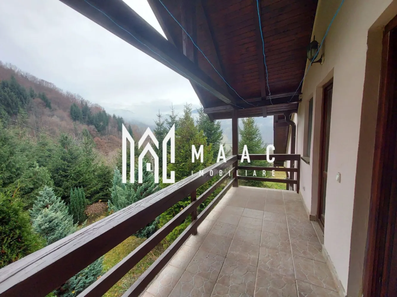 Casă | 260 mp utili | 1.100 mp teren | Râul Sadului |