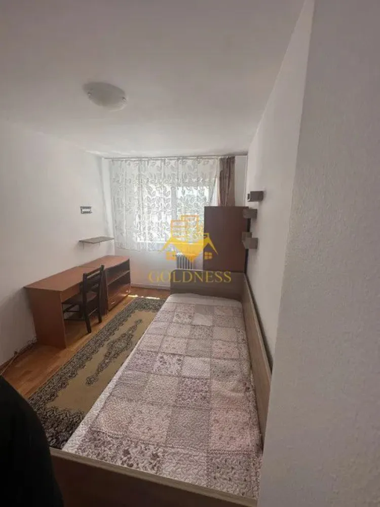 2 camere, decomandate, Manastur, Mehedinti, Big, Minerva, McDonalds - GOLDNESS Imobiliare vă propune spre închiriere un apartament cu 2 camere complet mobilat și utilat, la etajul 6 într-un imobil de 10 etaje, în Cartierul Manastur. Se poate parca prin zona. Se află în apropierea stațiilor de transport în comun, magazine, restaurante, spații verzi, farmacii, etc. Apartamentul este compartimentat astfel: - dormitor cu pat matrimonial, dressing, noptiere, birou - dormitor cu pat de o singura persoana, birou - bucatarie complet utilată și mobilată, loc de servit masa - baie cu cada, calorifer port prosop și dulap pentru depozitare. Imobilul este dotat cu toate cele necesare- centrală proprie, mașină de spălat haine, frigider, plită electrică, hotă, etc. Dacă sunteți interesați de acest apartament și doriți să îl vizionați, dar și pentru alte oferte nu ezitați să ne contactați telefonic sau prin e-mail. Vă stăm la dispoziție! Pentru intermediere se percepe un comision de 50% din prețul chiriei! }}