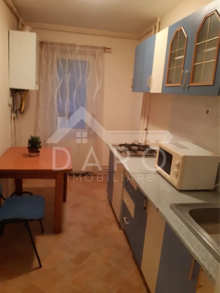 Inchiriez apartament doua camere - 🔥 Apartament 2 camere | Tudor – Fortuna | 58 mp | Etaj 1 ✨ Spațios, complet mobilat și utilat! Se oferă spre închiriere apartament cu 2 camere, în suprafață de 58 mp, situat în Târgu Mureș – Zona Tudor, Fortuna, la etajul 1. 📐 Suprafață: 58 mp 🏢 Etaj: 1 🛋️ Compartimentare: bine optimizată 📍 Avantaje: ✔ apartament spațios și luminos ✔ complet mobilat și utilat ✔ zonă foarte bună – Fortuna ✔ aproape de magazine, școli, transport ✔ acces rapid către toate punctele de interes 💡 Ideal pentru cuplu sau persoane care își doresc confort și acces facil! 🤝 Proprietate promovată prin DARO Imobiliare 💳 Te gândești să-ți cumperi propriul apartament? Prin Kiwi Finance beneficiezi de: ✔ analiză GRATUITĂ a eligibilității ✔ acces la oferte de la peste 12 bănci ✔ negocierea dobânzii în favoarea ta ✔ suport complet până la semnare 📞 Detalii și vizionare: 0749 535 729 – Coman Maria }}
