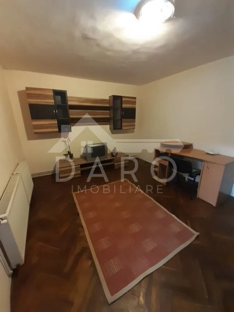 Inchiriez apartament doua camere - 🔥 Apartament 2 camere | Tudor – Fortuna | 58 mp | Etaj 1 ✨ Spațios, complet mobilat și utilat! Se oferă spre închiriere apartament cu 2 camere, în suprafață de 58 mp, situat în Târgu Mureș – Zona Tudor, Fortuna, la etajul 1. 📐 Suprafață: 58 mp 🏢 Etaj: 1 🛋️ Compartimentare: bine optimizată 📍 Avantaje: ✔ apartament spațios și luminos ✔ complet mobilat și utilat ✔ zonă foarte bună – Fortuna ✔ aproape de magazine, școli, transport ✔ acces rapid către toate punctele de interes 💡 Ideal pentru cuplu sau persoane care își doresc confort și acces facil! 🤝 Proprietate promovată prin DARO Imobiliare 💳 Te gândești să-ți cumperi propriul apartament? Prin Kiwi Finance beneficiezi de: ✔ analiză GRATUITĂ a eligibilității ✔ acces la oferte de la peste 12 bănci ✔ negocierea dobânzii în favoarea ta ✔ suport complet până la semnare 📞 Detalii și vizionare: 0749 535 729 – Coman Maria }}