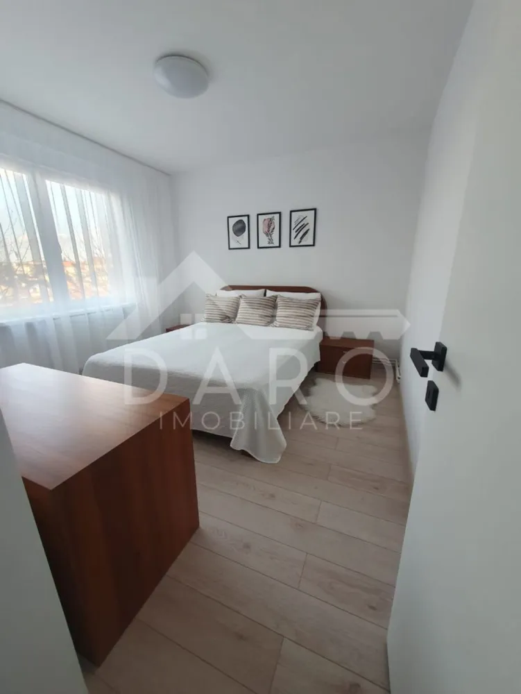 APARTAMENT 2 CAMERE MODERN – PANDURILOR – ETAJ 1 – 400€/LUNĂ 🔥 - APARTAMENT 2 CAMERE MODERN – PANDURILOR – ETAJ 1 – 400€/LUNĂ 🔥 📍 Târgu Mureș · Zona Pandurilor 🏡 Apartament | Închiriere | 2 camere | 52 mp | Decomandat | Etaj 1/4 ✨ Descriere: Se oferă spre închiriere un apartament cu 2 camere, decomandat, modern și bine întreținut, situat în zona Pandurilor, la etajul 1 – o poziție ideală 👇 Locuința este complet mobilată și utilată modern, fiind pregătită pentru mutare imediată. ✨ Compartimentare: ✔️ 2 camere 🛋️🛏️ ✔️ Bucătărie 🍳 ✔️ Baie 🛁 ✔️ Cămară + debara – spațiu extra de depozitare 📦 ✔️ Balcon închis 🌿 💎 Avantaje: ✔️ Decomandat – compartimentare practică ✔️ Etaj 1 – foarte căutat ✔️ Mobilat și utilat modern ✔️ Spații de depozitare multiple ✔️ Zonă accesibilă și bine conectată 📌 Condiții: ✔️ Garanție: o chirie ✔️ Ideal pentru cuplu sau persoană singură ✔️ Nu se acceptă animale de companie sau copii 💰 Preț: 400 €/lună 📞 0749 535 729 – pentru detalii și vizionare 🤝 Proprietate promovată prin DARO Imobiliare 💡 Vrei să îți cumperi propriul apartament? Prin Kiwi Finance beneficiezi de cele mai bune soluții de credit, rapid și fără costuri pentru tine }}