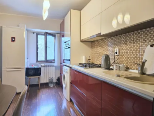 De inchiriat - 2 camere, zona centrala - biserica Sf. Precista