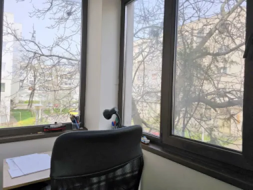 De inchiriat - 2 camere, zona centrala - biserica Sf. Precista