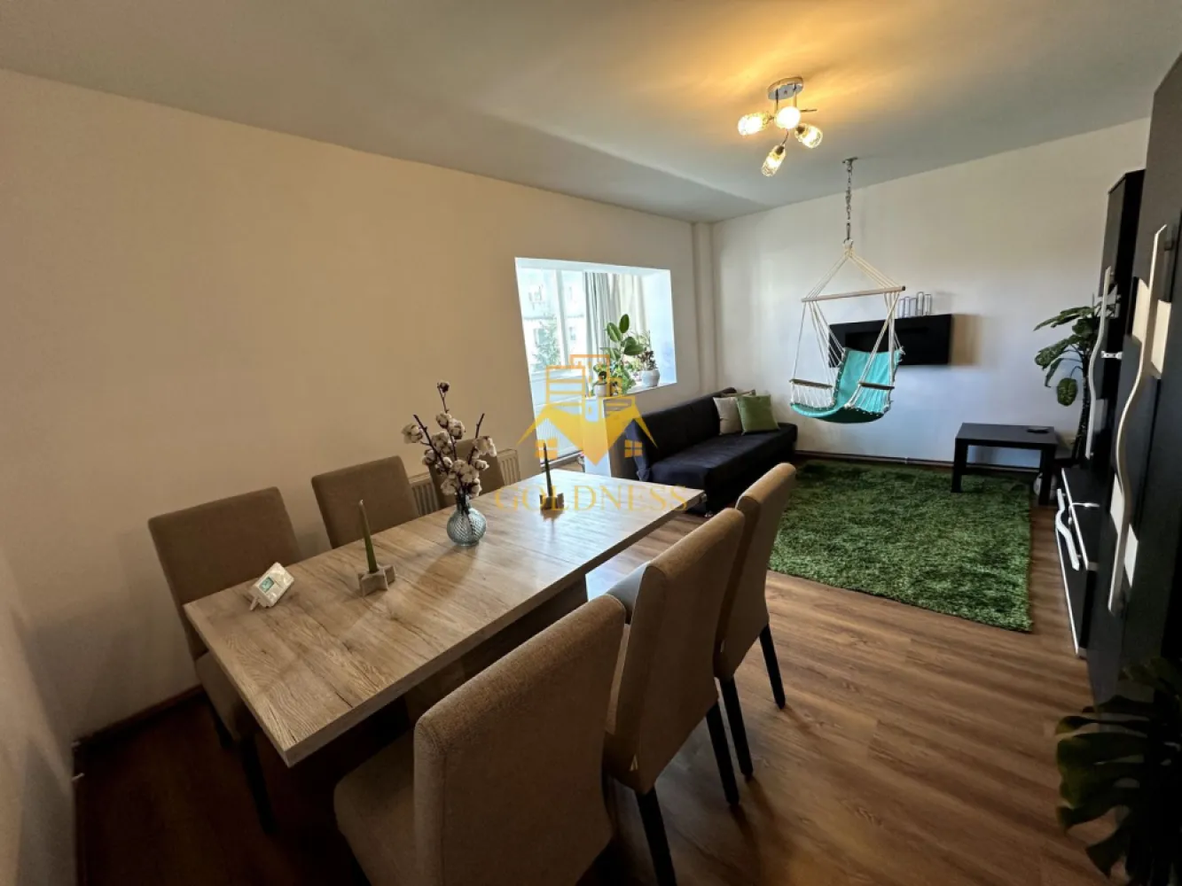 3 camere, Marasti, Expo Transilvania, Aurel Vlaicu, Leroy Merlin - GOLDNESS Imobiliare vă propune spre închiriere un apartament cu 3 camere complet mobilat și utilat, la etajul 2 într-un imobil de 4 etaje, în Cartierul Marasti. Dispune de loc de parcare! Se află în apropierea stațiilor de transport în comun, magazine, restaurante, spații verzi, farmacii, etc. Apartamentul este compartimentat astfel: - 2 dormitoare cu pat matrimonial, dressing, noptiere - living cu canapea extensibilă, loc de servit masa - bucătărie complet utilată și mobilată - 2 bai cu cabina de dus și cada, calorifer port prosop și dulap pentru depozitare. - balcon 4 mp Imobilul este dotat cu toate cele necesare- centrală proprie, frigider, aragaz, hotă, mașină de spălat haine, mașina spălat vase, etc. Dacă sunteți interesați de acest apartament și doriți să îl vizionați, dar și pentru alte oferte nu ezitați să ne contactați telefonic sau prin e-mail. Vă stăm la dispoziție! Pentru intermediere se percepe un comision de 50% din prețul chiriei! }}