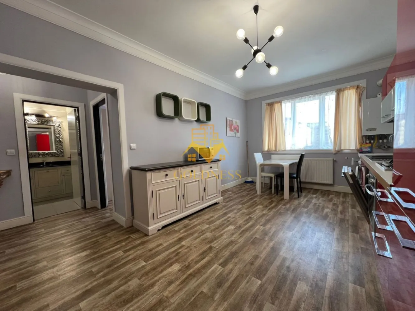 2 camere open space, modern, FSEGA, Iulius Mall, Gheorgheni, Panemar - GOLDNESS Imobiliare vă propune spre închiriere un apartament cu 2 camere open-space complet mobilat și utilat, la etajul 1 într-un imobil de 4 etaje, în cartierul Gheorgheni, la 5 minute de FSEGA, Strada Vaida Voievod, langa Panemar. Se percep 2 luni de garantie care se pot plati esalonat in 2-3 luni! Apartamentul este compartimentat astfel: - dormitor cu pat matrimonial, dressing, noptiere, comoda Tv - living cu bucatarie open-space complet utilată si mobilata, canapea extensibilă, loc de servit masa - baie cu cabina de dus, calorifer port prosop inox și dulap pentru depozitare. Imobilul este dotat cu toate cele necesare- centrală proprie, mașină de spălat haine cu uscator, frigider, plită electrică, hotă, etc. Se află în apropierea stațiilor de transport în comun, magazine, restaurante, spații verzi, farmacii, etc. Posibilitate de parcare in zona! Pentru intermediere se percepe un comision de 50% din prețul chiriei! Dacă sunteți interesați de acest apartament și doriți să îl vizionați, dar și pentru alte oferte sau detalii nu ezitați să ne contactați telefonic sau prin e-mail - goldnessimobiliare@gmail.com. Vă stăm la dispoziție! Pentru intermediere se percepe un comision de 50% din prețul chiriei!