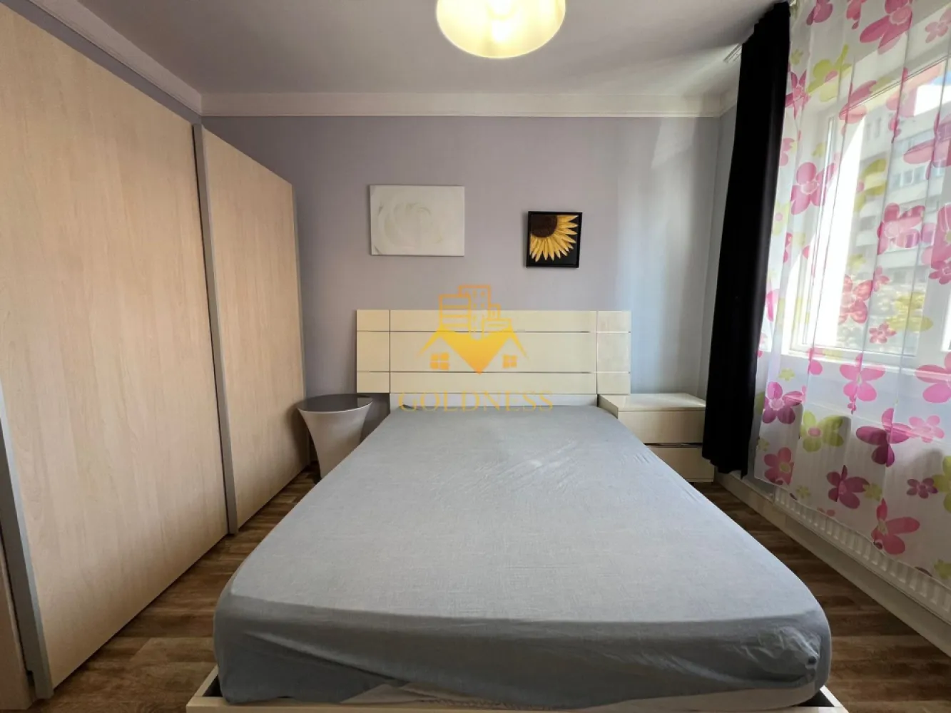 2 camere open space, modern, FSEGA, Iulius Mall, Gheorgheni, Panemar - GOLDNESS Imobiliare vă propune spre închiriere un apartament cu 2 camere open-space complet mobilat și utilat, la etajul 1 într-un imobil de 4 etaje, în cartierul Gheorgheni, la 5 minute de FSEGA, Strada Vaida Voievod, langa Panemar. Se percep 2 luni de garantie care se pot plati esalonat in 2-3 luni! Apartamentul este compartimentat astfel: - dormitor cu pat matrimonial, dressing, noptiere, comoda Tv - living cu bucatarie open-space complet utilată si mobilata, canapea extensibilă, loc de servit masa - baie cu cabina de dus, calorifer port prosop inox și dulap pentru depozitare. Imobilul este dotat cu toate cele necesare- centrală proprie, mașină de spălat haine cu uscator, frigider, plită electrică, hotă, etc. Se află în apropierea stațiilor de transport în comun, magazine, restaurante, spații verzi, farmacii, etc. Posibilitate de parcare in zona! Pentru intermediere se percepe un comision de 50% din prețul chiriei! Dacă sunteți interesați de acest apartament și doriți să îl vizionați, dar și pentru alte oferte sau detalii nu ezitați să ne contactați telefonic sau prin e-mail - goldnessimobiliare@gmail.com. Vă stăm la dispoziție! Pentru intermediere se percepe un comision de 50% din prețul chiriei! }}