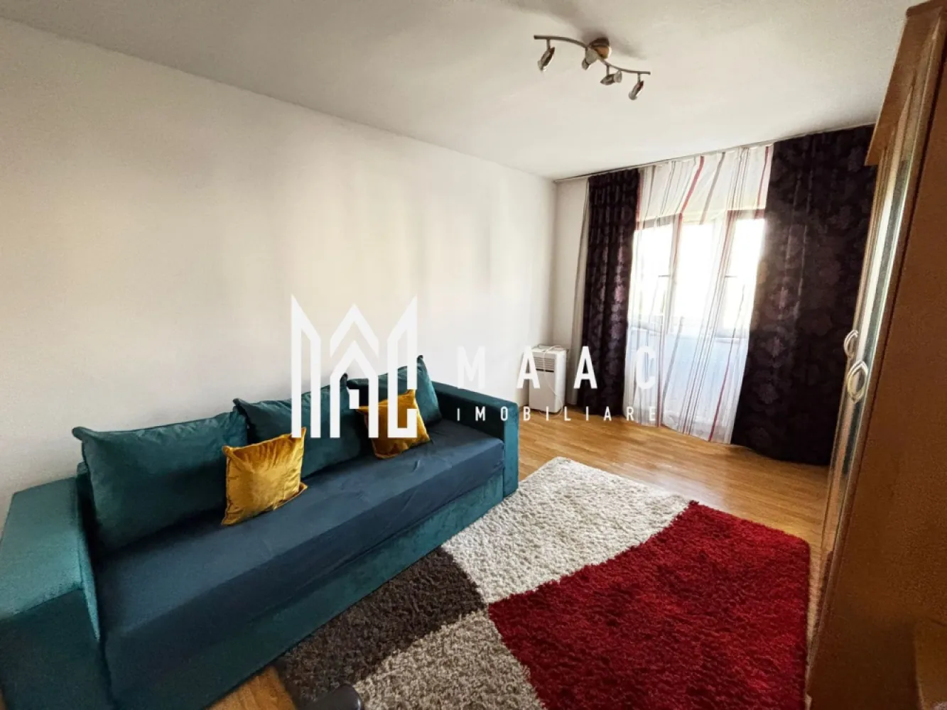 Garsoniera | Mobilată și utilată | Etaj 3 | Pivnita | Stefan cel Mare - Maac Imobiliare prezintă spre închiriere o garsonieră practică și luminoasă, situată la etajul 3, în zona Ștefan cel Mare – Broscărie, o locație cu acces facil către toate punctele de interes ale orașului. Caracteristici principale: • Suprafață utilă: 25 mp • Cameră luminoasă, amenajată eficient • Bucătărie mobilată și utilată • Baie Dotări și avantaje: • Centrală termică proprie și calorifere • Ferestre PVC cu geam termopan – confort termic și fonic • Uși interioare din lemn • Pardoseli din parchet și gresie • Bloc izolat termic • Ușă metalică la intrare Zona Broscărie oferă acces rapid la mijloace de transport în comun, magazine, centre comerciale și alte facilități urbane. Garsoniera se închiriază complet mobilată și utilată, fiind ideală pentru o persoană sau un cuplu. Pentru mai multe detalii, precizați telefonic că ați văzut anunțul cu ID: CP2997232 }}