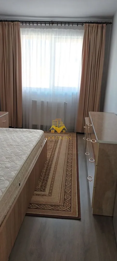 2 camere decomandate, balcon, Manastur, Mehedinti, Minerva, Profi - GOLDNESS Imobiliare vă propune spre închiriere un apartament cu 2 camere complet mobilat și utilat, la etajul 7 într-un imobil de 10 etaje, în Cartierul Manastur . Se poate parca prin zona. Se află în apropierea stațiilor de transport în comun, magazine, restaurante, spații verzi, farmacii, etc. Apartamentul este compartimentat astfel: - dormitor cu pat matrimonial, dressing, noptiere - dormitor cu canapea extensibila, dresing - bucatarie complet utilată și mobilată, loc de servit masa - baie cu cabina de dus, calorifer port prosop și dulap pentru depozitare. - balcon de 5 mp. Imobilul este dotat cu toate cele necesare- centrală proprie, frigider, aragaz, hotă, mașină de spălat haine, etc. Dacă sunteți interesați de acest apartament și doriți să îl vizionați, dar și pentru alte oferte nu ezitați să ne contactați telefonic sau prin e-mail. Vă stăm la dispoziție! Pentru intermediere se percepe un comision de 50% din prețul chiriei! }}