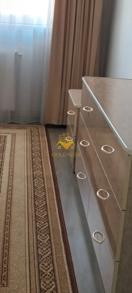 2 camere decomandate, balcon, Manastur, Mehedinti, Minerva, Profi - GOLDNESS Imobiliare vă propune spre închiriere un apartament cu 2 camere complet mobilat și utilat, la etajul 7 într-un imobil de 10 etaje, în Cartierul Manastur . Se poate parca prin zona. Se află în apropierea stațiilor de transport în comun, magazine, restaurante, spații verzi, farmacii, etc. Apartamentul este compartimentat astfel: - dormitor cu pat matrimonial, dressing, noptiere - dormitor cu canapea extensibila, dresing - bucatarie complet utilată și mobilată, loc de servit masa - baie cu cabina de dus, calorifer port prosop și dulap pentru depozitare. - balcon de 5 mp. Imobilul este dotat cu toate cele necesare- centrală proprie, frigider, aragaz, hotă, mașină de spălat haine, etc. Dacă sunteți interesați de acest apartament și doriți să îl vizionați, dar și pentru alte oferte nu ezitați să ne contactați telefonic sau prin e-mail. Vă stăm la dispoziție! Pentru intermediere se percepe un comision de 50% din prețul chiriei! }}