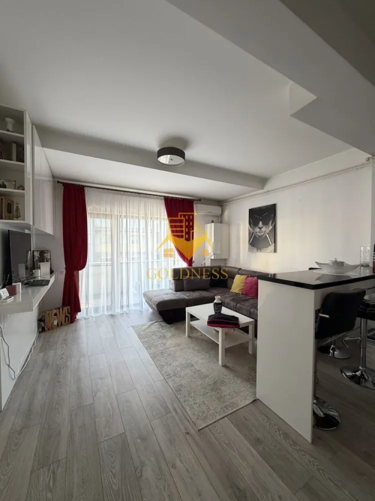 2 camere open space, Bloc nou, Cartierul Europa, Eugen Ionesco, Profi - GOLDNESS Imobiliare vă propune spre închiriere un apartament cu 2 camere complet mobilat și utilat, la etajul 4 într-un imobil de 5 etaje, în Cartierul Europa. Posibilitate de parcare la liber în zona. Se află în apropierea stațiilor de transport în comun, magazine, restaurante, spații verzi, farmacii, etc. Apartamentul este compartimentat astfel: - dormitor cu pat matrimonial, dressing, noptiere - living cu canapea extensibilă - bucătărie open space complet utilată și mobilată, loc de servit masa - baie cu dus walkin, calorifer port prosop și dulap pentru depozitare. - balcon de 5 mp. Imobilul este dotat cu toate cele necesare- centrală proprie, frigider, aragaz, hotă, mașină de spălat haine, etc. Dacă sunteți interesați de acest apartament și doriți să îl vizionați, dar și pentru alte oferte nu ezitați să ne contactați telefonic sau prin e-mail. Vă stăm la dispoziție! Pentru intermediere se percepe un comision de 50% din prețul chiriei! }}
