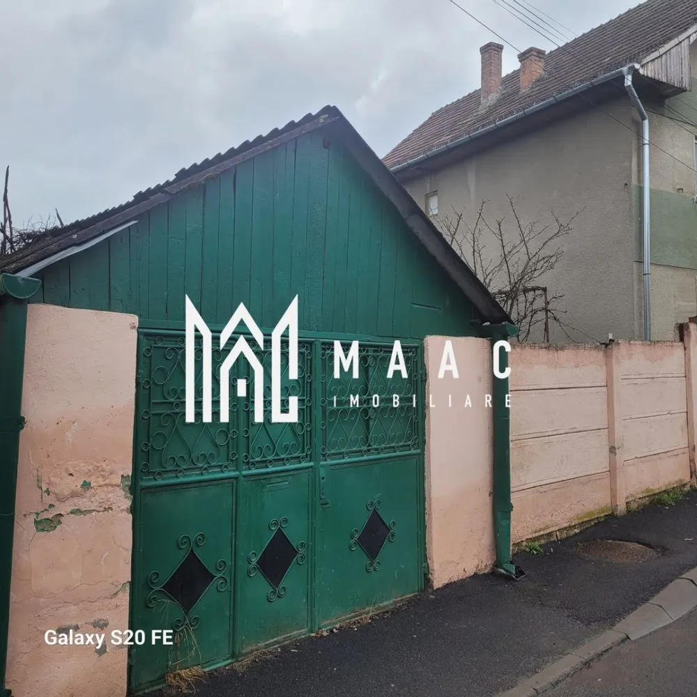 Cisnadie I Central I Casa de renovat I 500 mp teren - MAAC Imobiliare ca ofera spre vanzare Central, la 50 metri de piata din Cisnădie, casa cu o suprafata utila de 98 metri patrati si 500 metri patrati de teren curte momentan aranjata ca si graduna de legume. Exista acces auto pana la casa, dar si un garaj inchis cu usi metalice. Pentru mai multe detalii precizati telefonic ca ati vazut anuntul cu ID CP3015346 }}