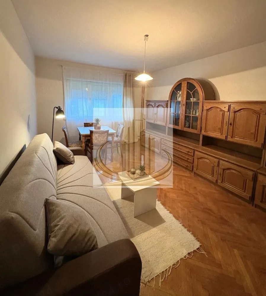 Apartament Calea Lipovei - 🏡 Grandmobilis Imobiliare vă propune spre închiriere un apartament luminos în Calea Lipovei ✨ Apartament primitor în Calea Lipovei – locație excelentă! ✨ Vă prezentăm spre închiriere un apartament decomandat, foarte luminos, situat la etajul 1 din 4, într-o zonă liniștită și bine conectată. 🏠 Caracteristici: • Compartimentare decomandată • Luminozitate naturală pe tot parcursul zilei • Mobilier din lemn masiv de foarte bună calitate • Ușă metalică pentru siguranță sporită 📍 Locație: • Acces rapid la mijloace de transport în comun • La doar câteva minute de Iulius Mall • Aproape de magazine, școli și alte puncte de interes 💡 Ideal pentru persoane care își doresc confort, liniște și acces facil către principalele puncte ale orașului. 📞 Pentru mai multe detalii sau pentru programarea unei vizionări, vă stăm cu drag la dispoziție! ID intern: CP3023548 }}