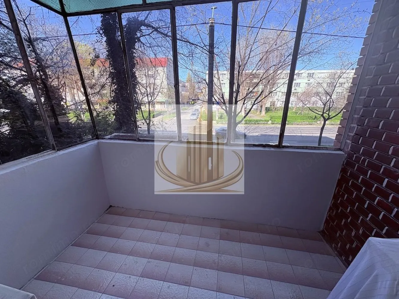 Apartament Calea Lipovei - 🏡 Grandmobilis Imobiliare vă propune spre închiriere un apartament luminos în Calea Lipovei ✨ Apartament primitor în Calea Lipovei – locație excelentă! ✨ Vă prezentăm spre închiriere un apartament decomandat, foarte luminos, situat la etajul 1 din 4, într-o zonă liniștită și bine conectată. 🏠 Caracteristici: • Compartimentare decomandată • Luminozitate naturală pe tot parcursul zilei • Mobilier din lemn masiv de foarte bună calitate • Ușă metalică pentru siguranță sporită 📍 Locație: • Acces rapid la mijloace de transport în comun • La doar câteva minute de Iulius Mall • Aproape de magazine, școli și alte puncte de interes 💡 Ideal pentru persoane care își doresc confort, liniște și acces facil către principalele puncte ale orașului. 📞 Pentru mai multe detalii sau pentru programarea unei vizionări, vă stăm cu drag la dispoziție! ID intern: CP3023548 }}