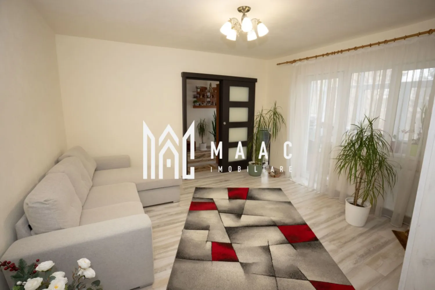 Apartament de vânzare cu două camere etaj 2 zona Gării - Apartament 2 camere, complet renovat 2022, zona Gării – Bloc MVP ID anunț: CP3015393 MAAC Imobiliare vă propune spre vânzare un apartament modern cu 2 camere, semidecomandat, situat în zona Gării din Râmnicu Vâlcea, în blocul MVP (vis-a-vis de parcul de la Gară), Scara C. Localizare excelentă – poziționat într-o zonă accesibilă, aproape de parc, mijloace de transport, magazine și alte puncte de interes. Detalii proprietate: Etaj 2 din 3 Bloc de cărămidă, reabilitat termic în perioada 2020–2021 Suprafață utilă: 45 mp Balcon: 5,33 mp (izolat) Orientare către curtea interioară – liniște și intimitate Însorit după-amiaza până la apus Renovare completă în 2022 – TOTUL NOU: ✔ Refăcut integral de la tencuială ✔ Instalație electrică nouă ✔ Instalație de încălzire nouă ✔ Centrală termică pe gaz ✔ Termopane schimbate ✔ Uși interioare noi ✔ Ușă metalică nouă la intrare ✔ Șapă nouă, parchet nou ✔ Balcon izolat Apartamentul beneficiază de mobilier de bucătărie realizat pe comandă și electrocasnice noi, nefolosite. Proprietatea este ideală atât pentru locuit, cât și pentru investiție, datorită poziției excelente și a renovării complete, fără necesitatea unor investiții suplimentare. Pentru mai multe detalii sau programarea unei vizionări, contactați MAAC Imobiliare și menționați ID CP3015393. }}