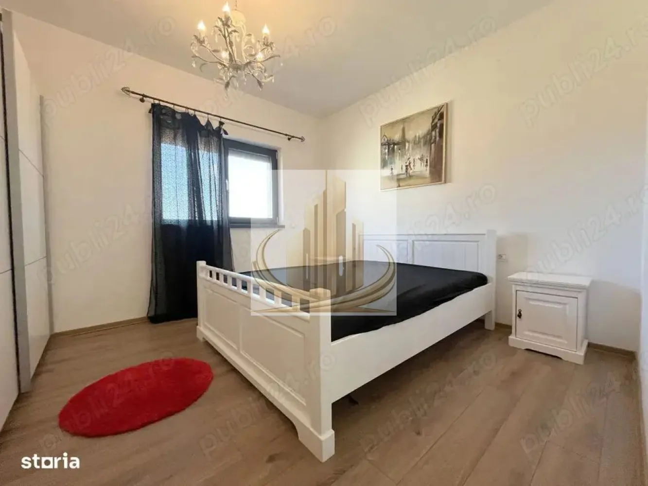 Ap 2 camere 65mp, etaj 2, Zona Kaufland, Dumbravita, Parcare Inclusa - Grand Mobilis Imobiliare vă propune spre vânzare un apartament cu 2 camere, situat la etajul 2 al unui imobil cu regim de înălțime P+3E, amplasat într-o zonă foarte bună din Dumbrăvița. Proprietatea se remarcă prin suprafața generoasă și compartimentarea eficientă, oferind un spațiu confortabil și bine organizat, ideal pentru locuit. Compartimentare: Living Bucătărie închisă Dormitor Baie Balcon Apartamentul se vinde complet mobilat și utilat, fiind pregătit pentru mutare imediată. Dotări și beneficii: Încălzire în pardoseală Centrală termică proprie pe gaz Geamuri termopan cu jaluzele electrice Electrocasnice incluse: TV, frigider, cuptor, aragaz, mașină de spălat Pompă de presiune Loc de parcare propriu Localizarea este un mare avantaj, fiind situat într-o zonă premium, cu acces rapid către numeroase facilități: Kaufland, farmacii, restaurante și cafenele, mijloace de transport în comun, precum și acces facil către Timișoara și Iulius Town. Această proprietate este ideală atât pentru o familie, cât și pentru investiție, datorită randamentului ridicat de închiriere și cererii constante din zonă. Pentru mai multe detalii sau programarea unei vizionări, echipa Grand Mobilis Imobiliare vă stă la dispoziție. ID Intern: CP3023795 }}