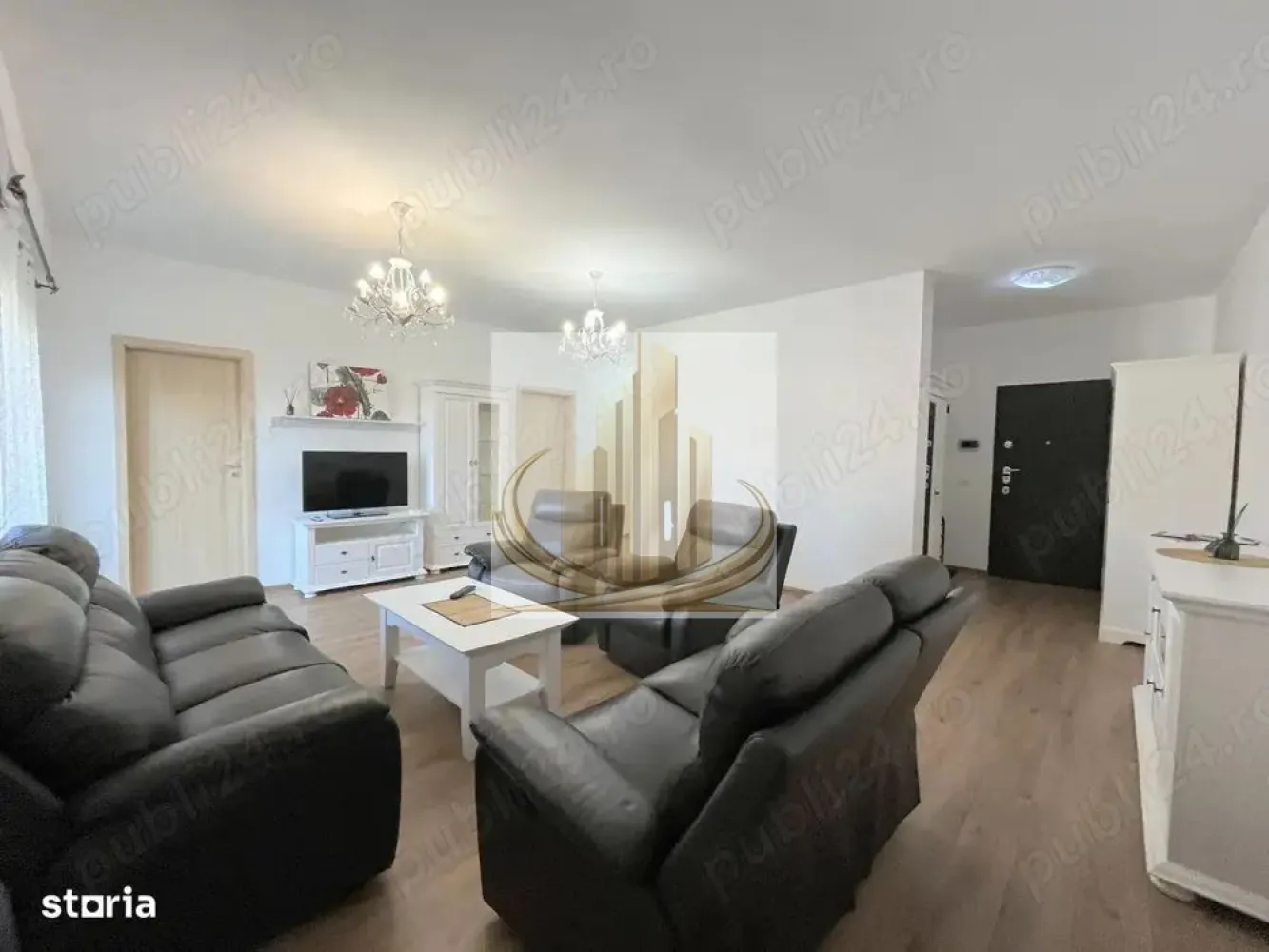 Ap 2 camere 65mp, etaj 2, Zona Kaufland, Dumbravita, Parcare Inclusa - Grand Mobilis Imobiliare vă propune spre vânzare un apartament cu 2 camere, situat la etajul 2 al unui imobil cu regim de înălțime P+3E, amplasat într-o zonă foarte bună din Dumbrăvița. Proprietatea se remarcă prin suprafața generoasă și compartimentarea eficientă, oferind un spațiu confortabil și bine organizat, ideal pentru locuit. Compartimentare: Living Bucătărie închisă Dormitor Baie Balcon Apartamentul se vinde complet mobilat și utilat, fiind pregătit pentru mutare imediată. Dotări și beneficii: Încălzire în pardoseală Centrală termică proprie pe gaz Geamuri termopan cu jaluzele electrice Electrocasnice incluse: TV, frigider, cuptor, aragaz, mașină de spălat Pompă de presiune Loc de parcare propriu Localizarea este un mare avantaj, fiind situat într-o zonă premium, cu acces rapid către numeroase facilități: Kaufland, farmacii, restaurante și cafenele, mijloace de transport în comun, precum și acces facil către Timișoara și Iulius Town. Această proprietate este ideală atât pentru o familie, cât și pentru investiție, datorită randamentului ridicat de închiriere și cererii constante din zonă. Pentru mai multe detalii sau programarea unei vizionări, echipa Grand Mobilis Imobiliare vă stă la dispoziție. ID Intern: CP3023795 }}