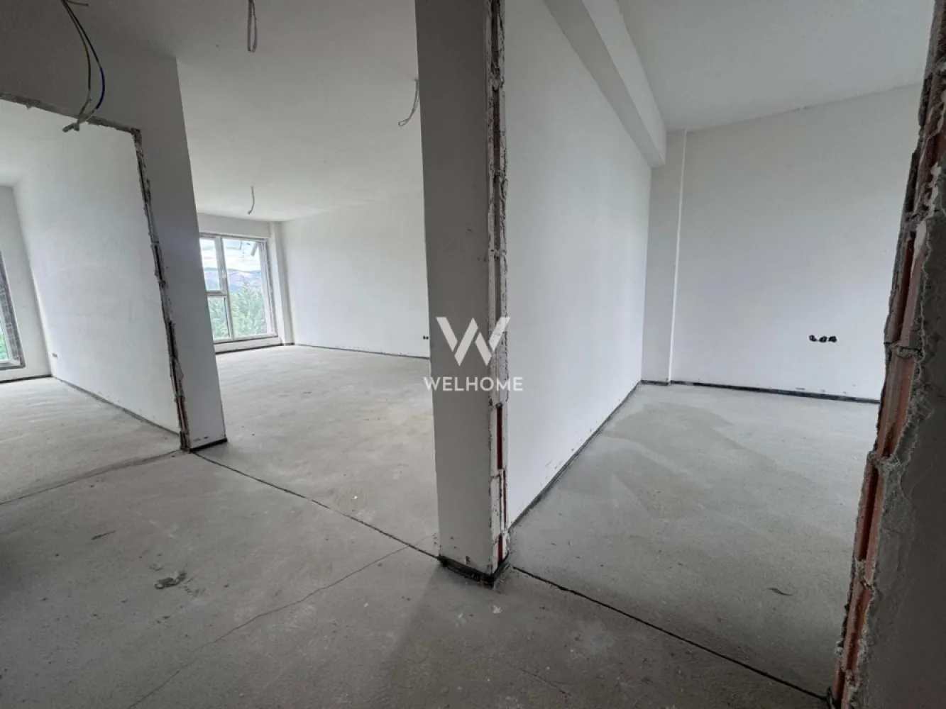 Apartament 3 camere la vila, Sibiu, Cristian - COMISION ZERO Situat într-un ansamblu rezidențial nou, la doar câteva minute de Sibiu, într-o zonă în plină dezvoltare, cu acces facil către oraș și natură deopotrivă. Suprafață utilă: 61 m² Compartimentare: Hol, living+bucatarie, doua bai si doua dormitoare. Iesire pe balcon atat din living cat si din unul dintre dormitoare. Încălzire eficientă cu pompă de căldură – ideală pentru un consum redus Daca se doreste se poate preda si LA CHEIE, cu finisaje moderne: gresie, parchet, faianță, uși interioare Preț: LA ALB : 90000 euro + TVA LA CHEIE: 100000 euro +TVA Termen de predare apartamente: MAI 2026 Tot ce trebuie să faci este să te imaginezi în noul tău apartament – iar de restul ne ocupăm noi. Detalii si vizionari: 0752.088.381 Roxana }}