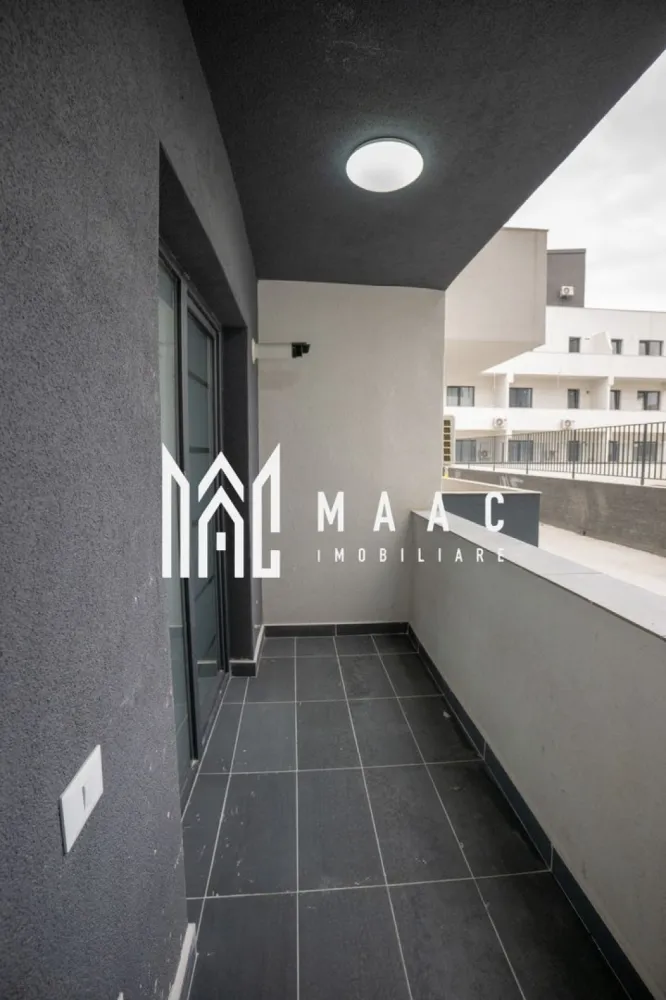 GARSONIERA MOBILATA| PARTER| BLOC 2025| PARCARE INCLUSA - MAAC Imobiliare vă propune spre vânzare o garsonieră modernă, situată pe strada Ostroveni, Râmnicu Vâlcea Vă prezentăm o garsonieră cochetă, amplasată la parterul unui bloc nou cu 3 etaje, ideală atât pentru locuit, cât și pentru investiție. Locuința are o suprafață totală de 37 mp, fiind eficient compartimentată astfel: Living: 14,6 mp Bucătărie: 10,7 mp Hol: 3,6 mp Baie: 4 mp Balcon: 4 mp Garsoniera se vinde complet mobilată și utilată, fiind pregătită pentru mutare imediată. Dotări și beneficii: Centrală termică proprie Încălzire prin calorifere Loc de parcare subteran inclus Bloc nou, construcție modernă Acces facil către puncte de interes din zonă Pentru mai multe detalii și programarea unei vizionări, vă rugăm să contactați MAAC Imobiliare. }}