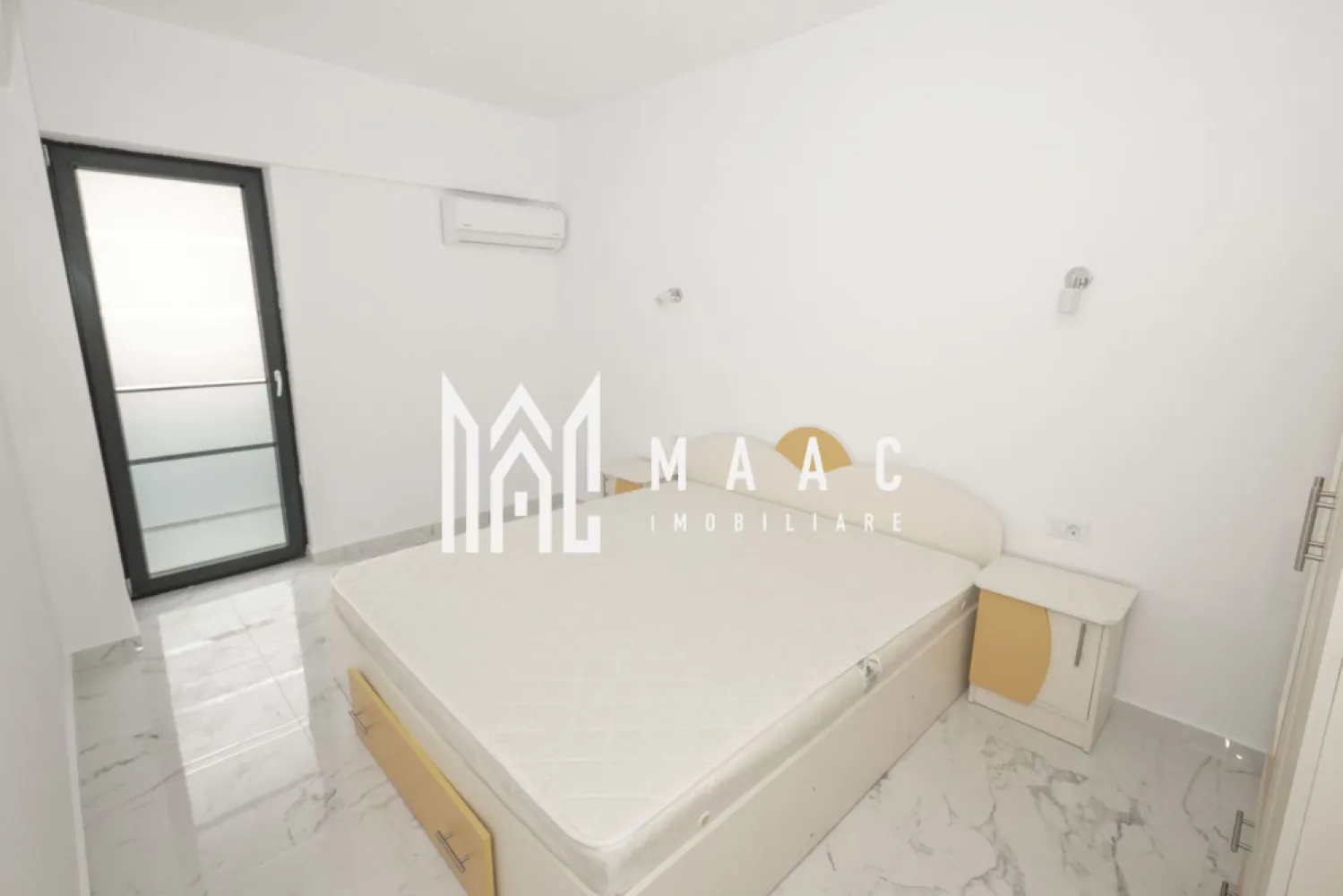 APARTAMENT 2 CAMERE MOBILAT| PARCARE INCLUSA| BLOC 2025 - MAAC Imobiliare vă propune spre vânzare un apartament modern cu 2 camere, situat pe strada Ostroveni, Râmnicu Vâlcea Vă prezentăm un apartament situat la parterul unui bloc nou, construit în 2025, cu regim de înălțime P+3, ideal pentru locuit sau investiție. Locuința are o suprafață totală de 61 mp și este eficient compartimentată astfel: Living: 14,7 mp Dormitor: 11,8 mp Bucătărie: 16,7 mp Baie: 5,2 mp Balcon generos: 12,4 mp Apartamentul se vinde complet mobilat, fiind pregătit pentru mutare imediată, și include un loc de parcare. Dotări și beneficii: Centrală termică proprie Încălzire în pardoseală Aer condiționat montat Orientare sudică – lumină naturală pe tot parcursul zilei Bloc nou, construcție modernă Preț: 98.000 euro Pentru mai multe detalii și programarea unei vizionări, vă rugăm să contactați MAAC Imobiliare. }}