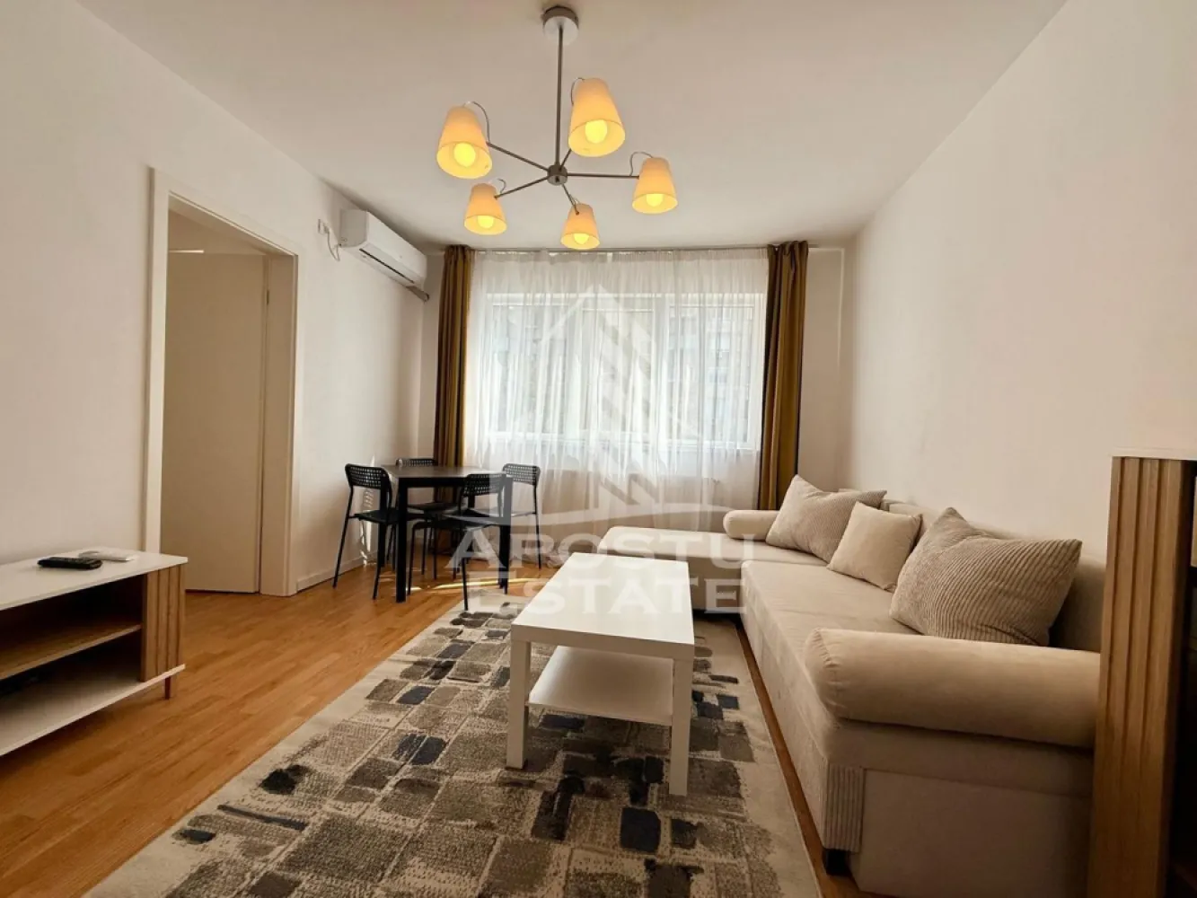 Apartament cu 2 camere de vanzare, Zona Circumvalatiunii, Timisoara - Agentia imobiliara Apostu Estate va propune spre vanzare un apartament cu 2 camere, situat la etajul 4 din 4, in zona Circumvalatiunii.
Apartamentul este intr-o stare foarte buna, ideal atat pentru uz personal cat si pentru investitie fiind aproape de punctele de interes ale orasului.

Apartamentul are o suprafata utila de 41 mp si este compartimentat astfel:
- Hol de acces
- Bucatarie separata, complet mobilata si utilata si cu balcon
- Baie cu dus si geam pentru aerisire naturala
- Living
- Dormitor

Confort termic asigurat prin termoficare la reteaua orasului. Vara racirea apartamentului se face cu ajutorul aparatului de aer conditionat.

Distante:
-Piata Dacia la 5 min de mers pe jos
-Kaufland la 4 min de mers pe jos
-Iulius Mall la 10 in de mers pe jos
-Scoli,banci,farmacii,mijloace de transport in comun
-Centrul orasului la 7 min cu masina si 16 min de mers pe jos

Agentia imobiliara Apostu Estate va ofera consultanta bancara gratuita prin intermediul colaboratorilor nostri pentru alegerea celui mai potrivit tip de credit, astfel incat tu sa devi noul proprietar al acestui apartament.
Va asteptam cu drag la o vizionare.
ID INTERN : CP2982939