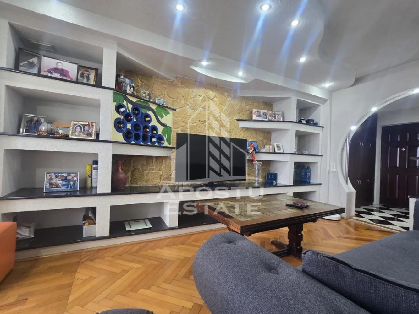 Apartament 3 camere decomandat, etaj 4/4 negociabil