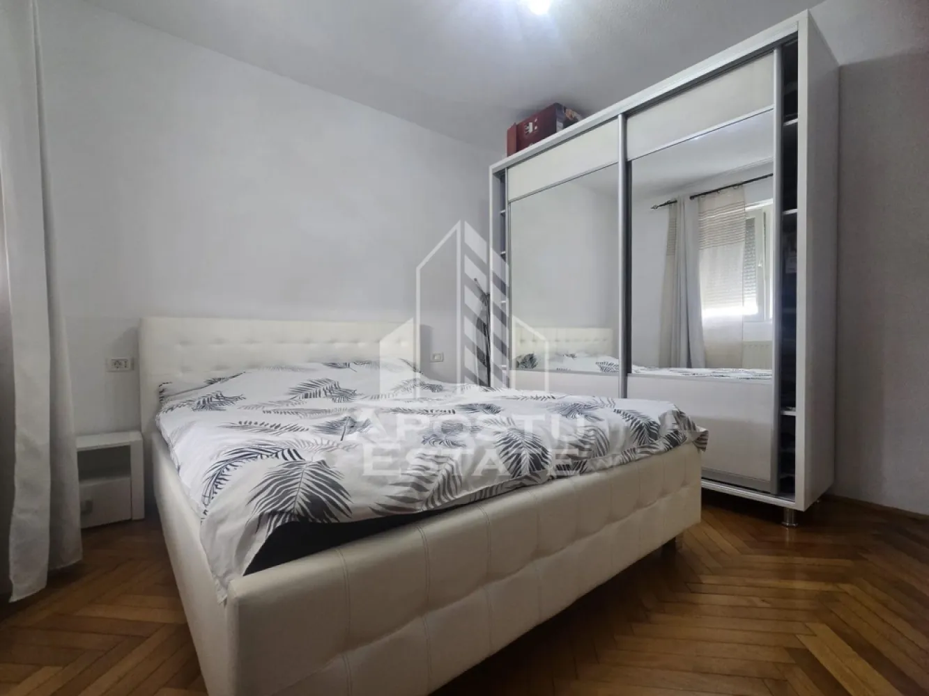 Apartament 3 camere decomandat, etaj 4/4 negociabil