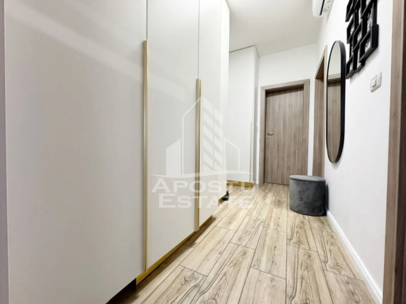 Apartament 2 camere de vanzare, 50mp utili, balcon - Giroc, zona Penny