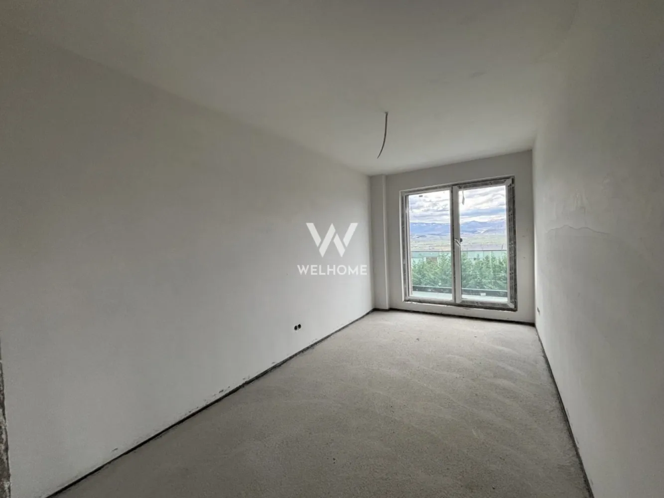OFERTĂ! Apartament 3 camere cu grădină 50 mp - zona Vest, Sibiu - Ofertă LIMITATĂ luna Aprilie - 2 locuri de parcare incluse in pret Apartament 3 camere LA VILĂ cu gradină - Cristian Situat într-un proiect rezidențial nou din zona de vest a Sibiului, ideal pentru familii sau pentru cei care își doresc mai mult spațiu și confort, într-un cadru liniștit, aproape de natură. Suprafață utilă: 61.4 mp + gradină 50 mp Compartimentat astfel: Living luminos cu bucătărie open-space 24 mp Dormitor matrimonial spațios 13,6 mp Dormitor secundar 12 mp Două băi, dintre care una cu geam de aerisire Hol generos Orientarea sudică asigură lumină naturală pe tot parcursul zilei, iar priveliștea deschisă către munți oferă un ambient relaxant și plin de liniște. Vila intimă cu regim de inălțime P+2+M, cu doar 2 apartamente pe etaj. Sistemul de încălzire prin pompă de căldură contribuie la un consum redus de energie și costuri mici de întreținere, fiind o soluție modernă și sustenabilă. Apartamentul se predă la stadiul de alb, oferind totodată posibilitatea de a fi achiziționat complet finisat, la cheie, la prețul de 109.900 + TVA. 2 locuri de parcare incluse in pret, ofertă limitată! Pret: 99.900 Euro + TVA Telefon: 0747.639.802 }}