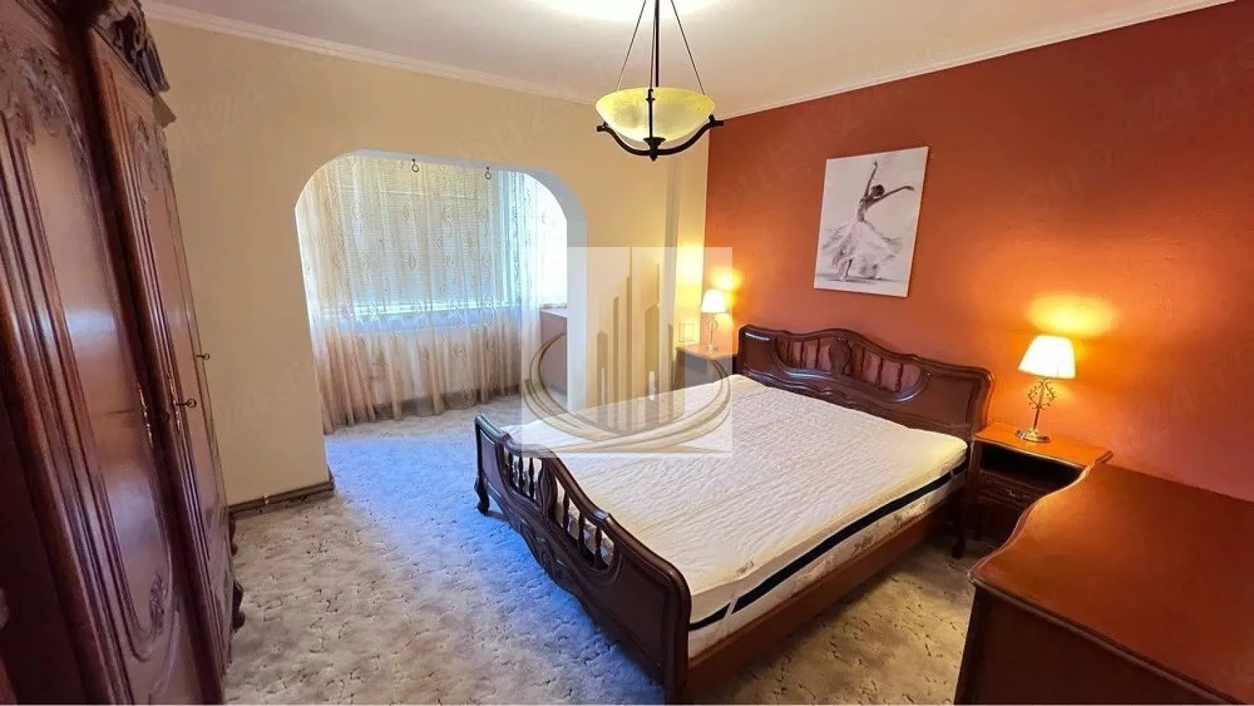 Apartament 3 camere modern, 90 mp, gata de mutare, balcon și 2 băi - Grand Mobilis Imobiliare va propune spre închiriere: Apartament 3 camere complet mobilat Iti doresti un apartament gata de mutare, spațios și confortabil, Intr o zona liniștita? Grandmobilis Imobiliare va oferi spre închiriere un apartament de 90 mă, ideal pentru familie. Compartimentare si dotare: Dormitor copil cu pat simplu, birou pentru studiu si biblioteca Dormitor matrimonial Living generos cu canapea, zona TV si acces pe balcon/terasa amenajata cu masa si 2 scaune Bucătarie complet utilata: plita,cuptor,mașina de spălat vase SI combina frigorifica Zona de dining cu masa si 4 scaune 2 bai moderne Rotari suplimentare: Aer condiționat, centrala proprie SI mașina de spălat rufe Internet si TV Sistem de alarma Avantaje: Zona liniștita Parcarea se poate face ușor in apropierea blocului Garanție( echivalenta a doua luni de chirie) Nu se accepta animale de companie Contactați Grand Mobilis Imobiliare pentru vizionare si mutati-vă imediat in noul vostru camine! ID intern CP3023967 }}