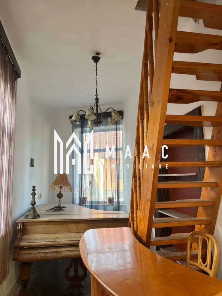 Casă individuală | 4 camere | 450 mp teren | Zonă centrală | Ocna Sibiului - MAAC Imobiliare vă propune spre vânzare o casă individuală, situată singură în curte, în centrul orașului Ocna Sibiului, o zonă liniștită și apreciată pentru proximitatea față de facilități și stațiunea balneară. Detalii proprietate Suprafață teren: 450 mp Casă singur în curte Zonă centrală Curte și spațiu verde generos Compartimentare 4 camere Bucătărie Baie Pivniță Exterior Filigorie — ideală pentru relaxare Curte spațioasă, potrivită pentru amenajarea unei grădini sau zone de recreere Avantaje Poziționare centrală Proprietate individuală, fără vecini în curte Teren generos Ideală pentru locuință permanentă sau casă de vacanță Potențial bun pentru investiție turistică 📞 Contactează-ne pentru mai multe detalii sau pentru a programa o vizionare, menționează CP2661711! }}