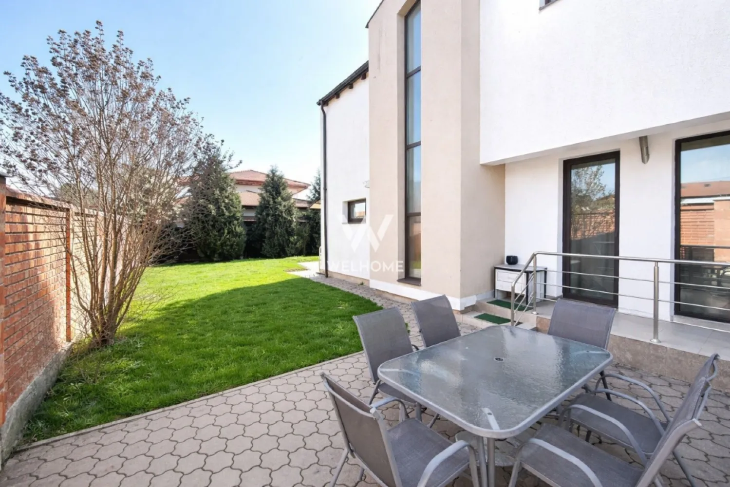 Casa duplex Selimbar,3 camere,100mp +curte! - Casă tip duplex de vânzare – Șelimbăr Casă construită în 2013, situată într-o zonă liniștită, aproape de magazine, farmacii și parcuri. 🔹 Suprafață utilă: 100,55 mp 🔹 Teren: 240 mp 🔹 Regim: Parter + Mansardă Compartimentare: • Parter: living cu ieșire în curte, bucătărie separată (cu acces în curte), baie, hol + depozitare • Mansardă: 2 dormitoare (unul cu balcon și dressing), baie Dotări: • Parchet + gresie • Bucătărie și dressing mobilate • Curte proprie pavată + spațiu verde • Stradă asfaltată Zonă liniștită, ideală pentru familie!! Pentru vizionari si mai multe detalii:0743292794 }}