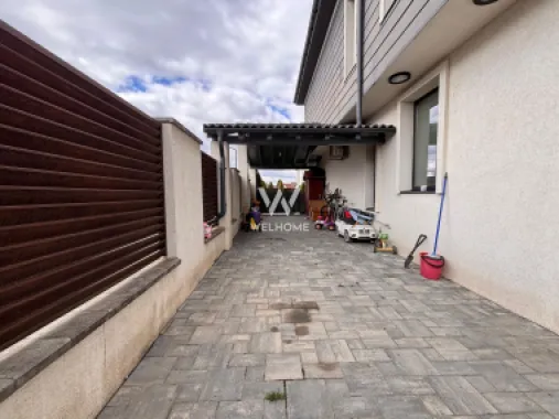 Casă individuală modernă în Șelimbăr – carport