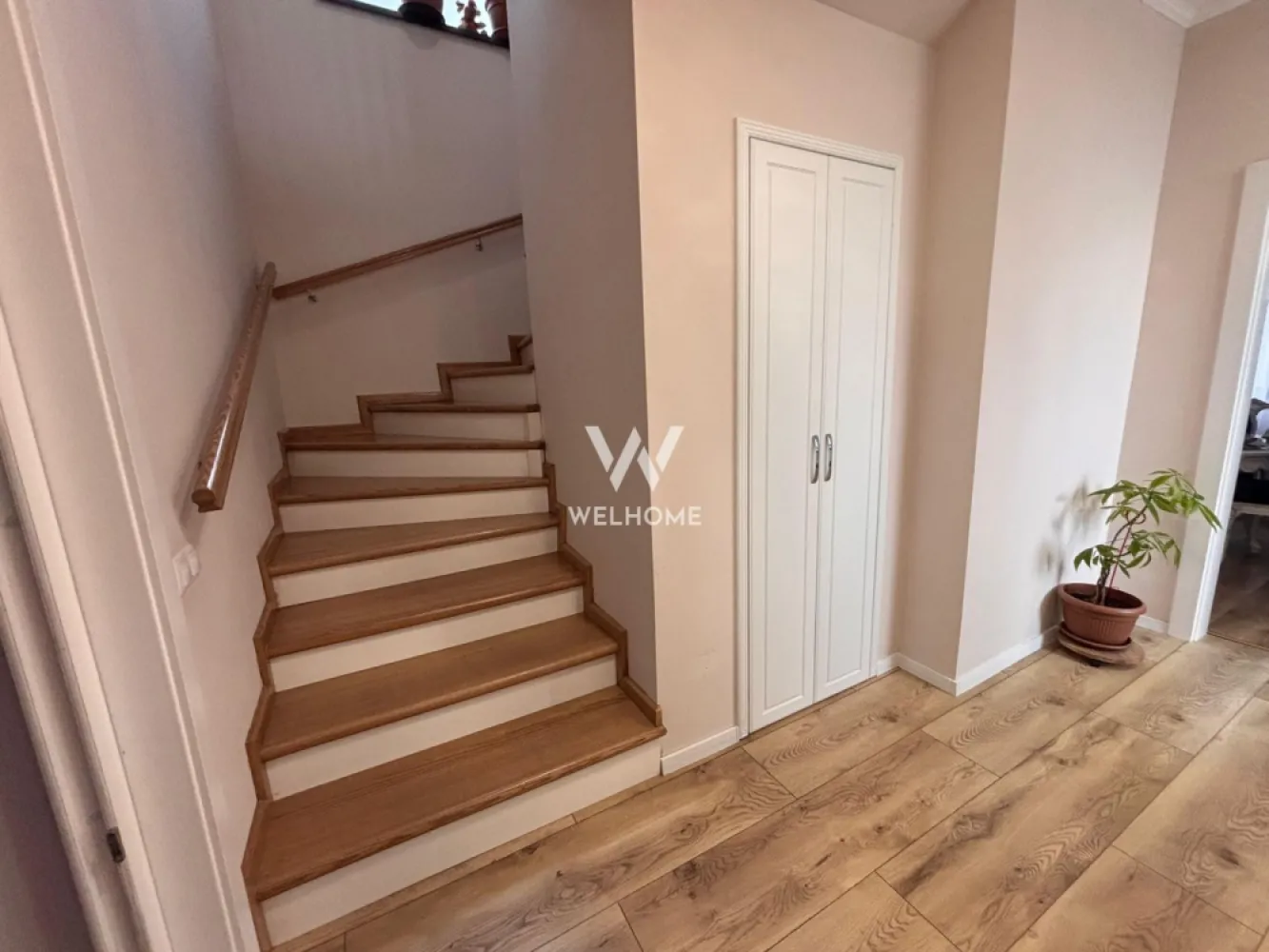 Casă individuală modernă în Șelimbăr – carport