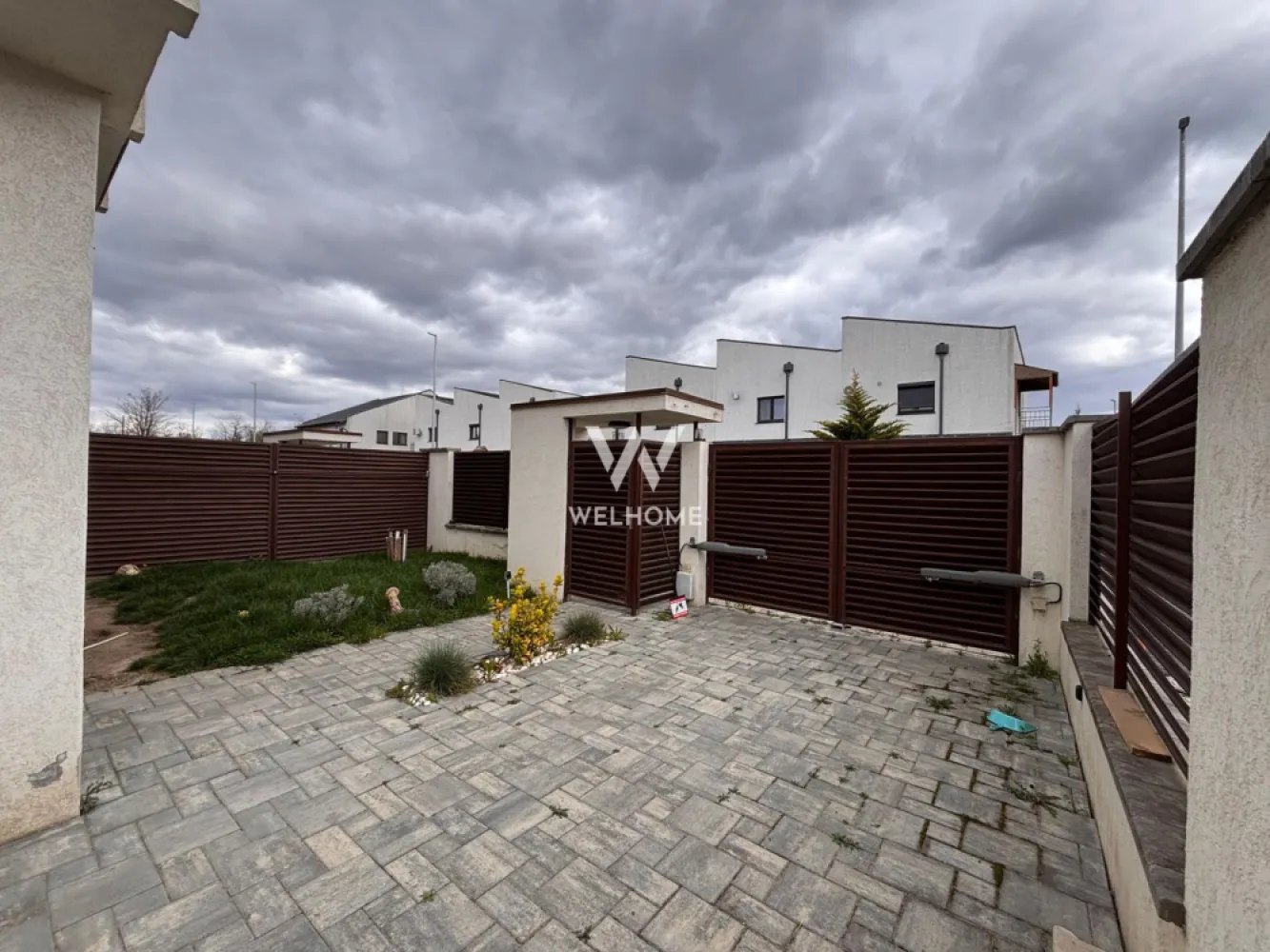 Casă individuală modernă în Șelimbăr – carport