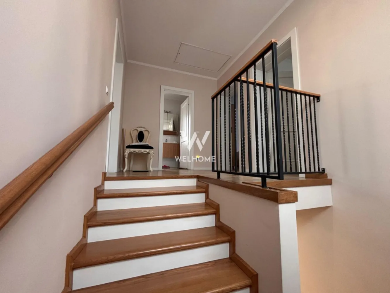 Casă individuală modernă în Șelimbăr – carport