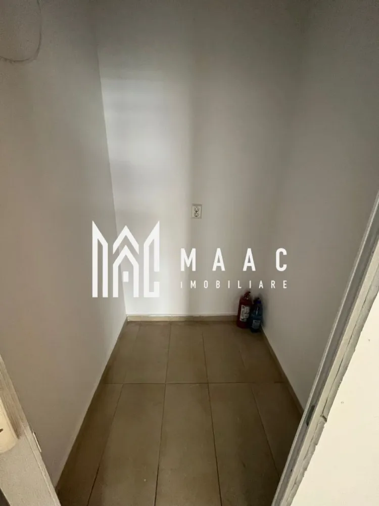 Spatiu comercial/birouri I Parcare I Doamna Stanca - MAAC Imobiliare ofera spre vanzare spatiu amplasat in Zona Hipodrom I - Doamna Stanca. Pretabil pentru activitati comerciale sau de birou (loc de joaca, agentie, farmacie, magazin, outlet, show-room, frizerie, etc..) Incaperea are suprafata utila de 57mp, se afla la parterul unui bloc recent construit, izolat, cu regim de inaltime P+6. Aferent - 1 loc de parcare. Front stradal total de 15m. Facilitati si avantaje: - centrala proprie - incalzire in pardoseala - vestiar Pentru mai multe detalii va rugam specificati: CP3024144 }}