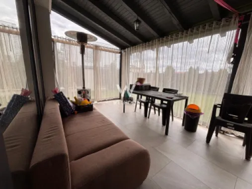 Casă individuală modernă în Șelimbăr – carport